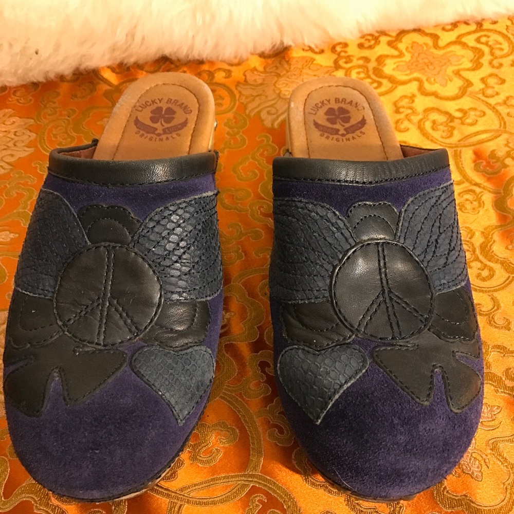 Sz 6 Lucky Brand clogs in beautiful blue colors